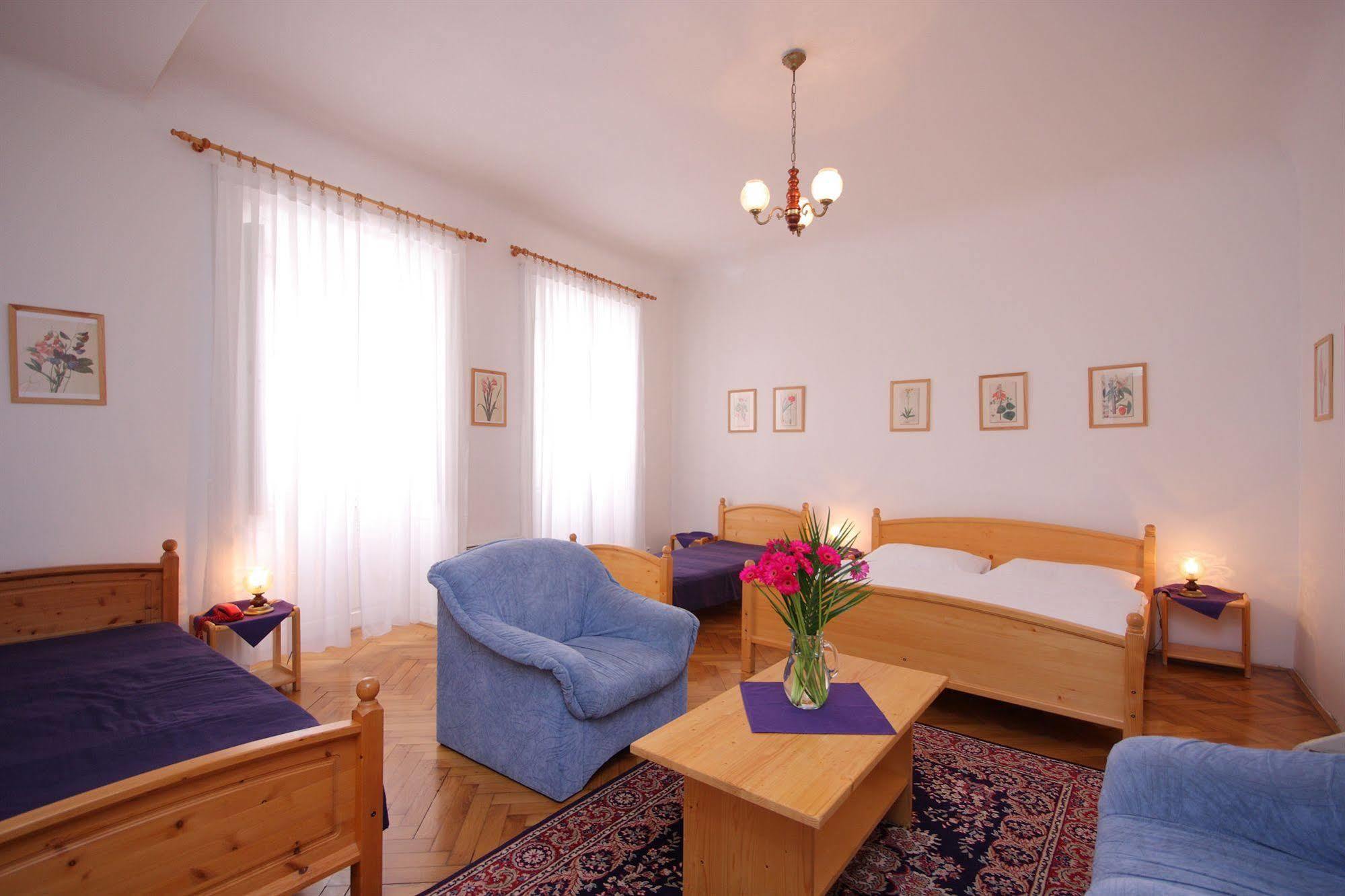 The Green Garland Hotel *