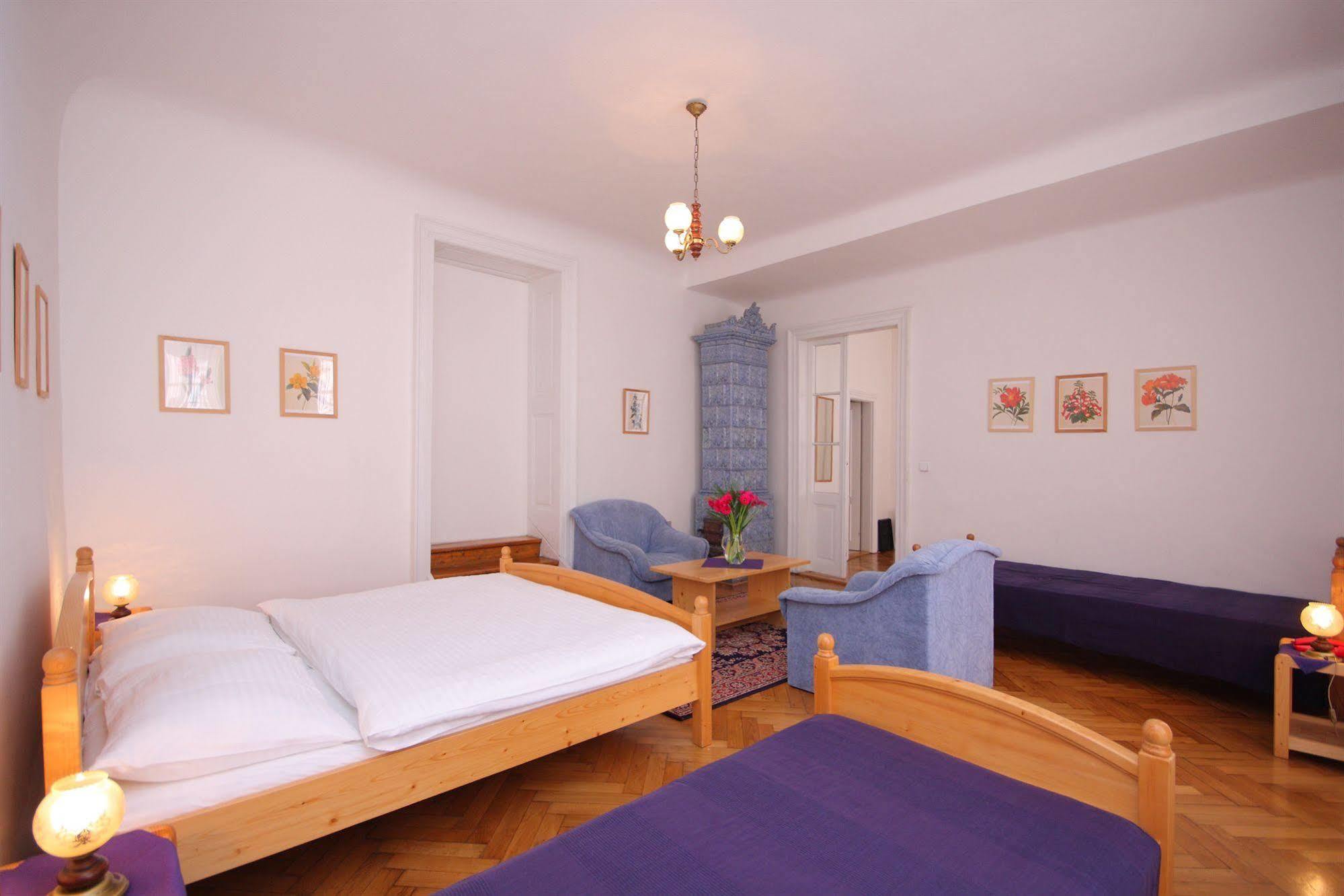 The Green Garland Hotel *