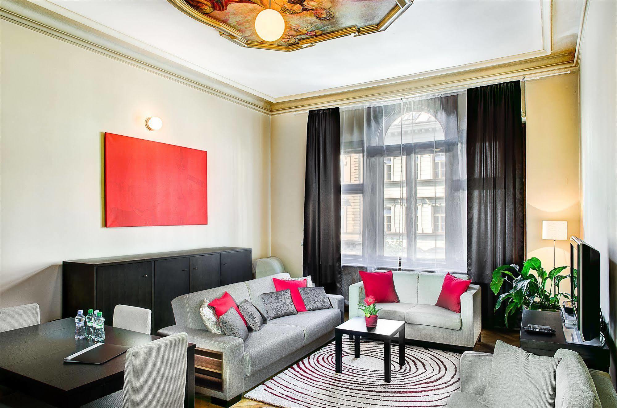 Apartment Art House By Adrez Prag