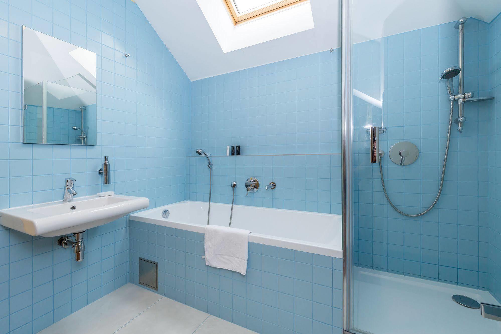 Louren - The Bridge Inn Aparthotel Prague