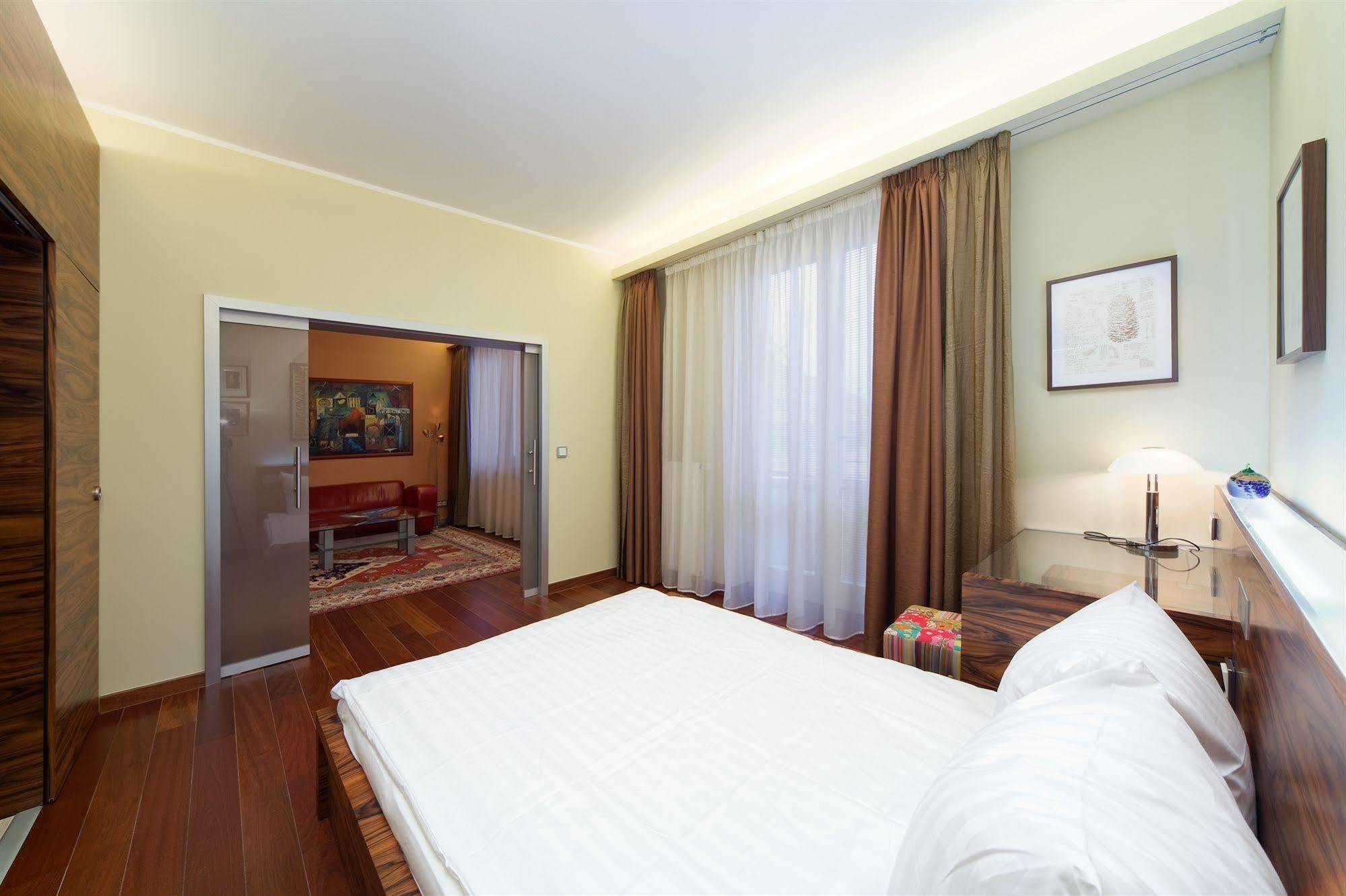 Aparthotel Louren - The Bridge Inn 4*