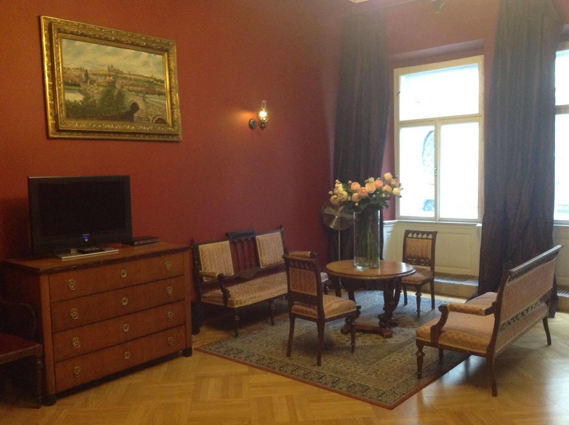 Small Luxury Palace Hotel 4*
