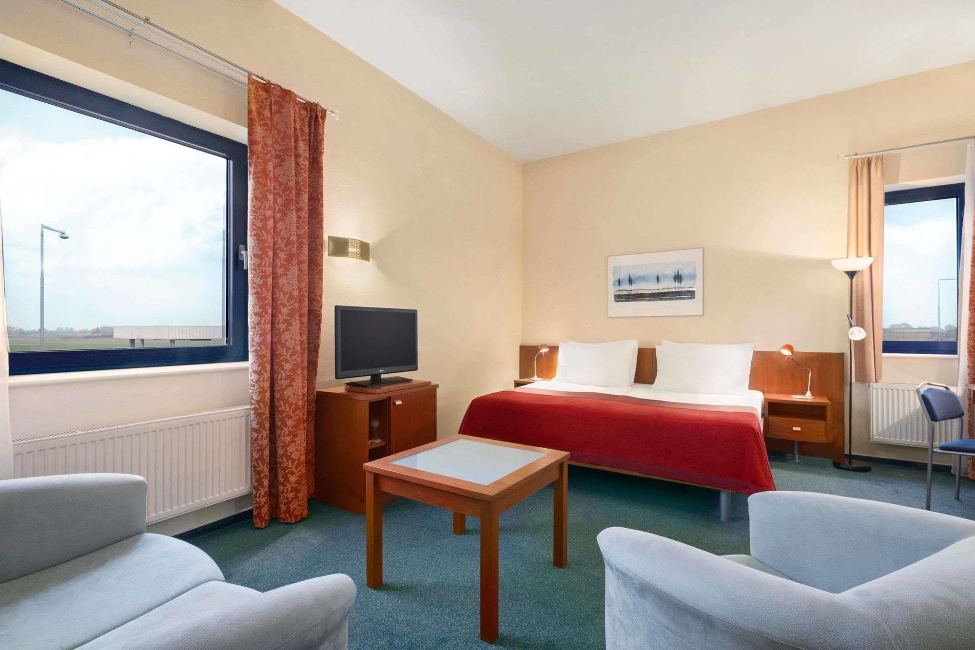 Hotel Ramada Airport