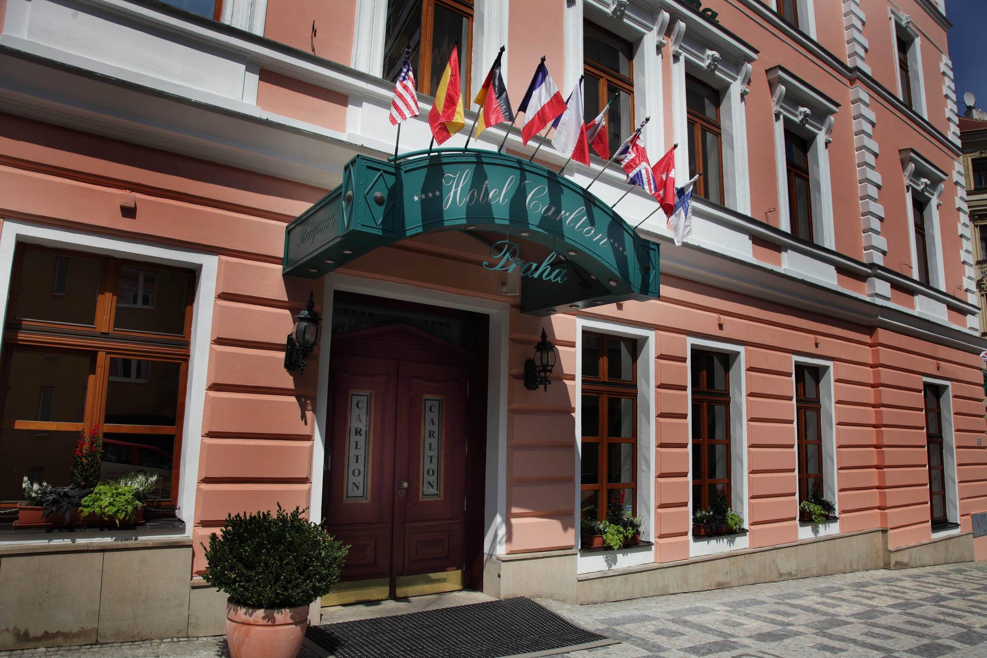 Carlton Hotel 4*