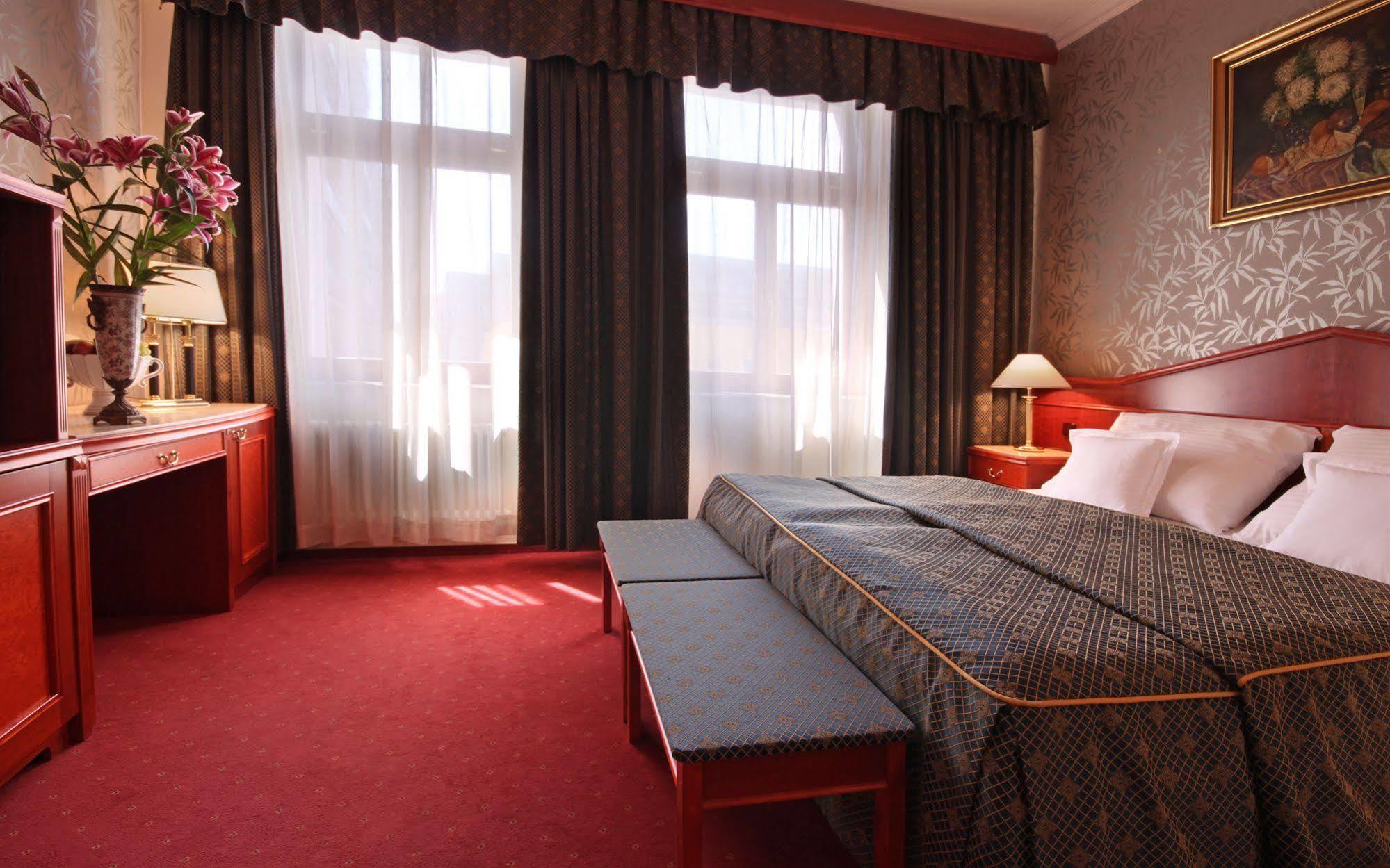Carlton 4*