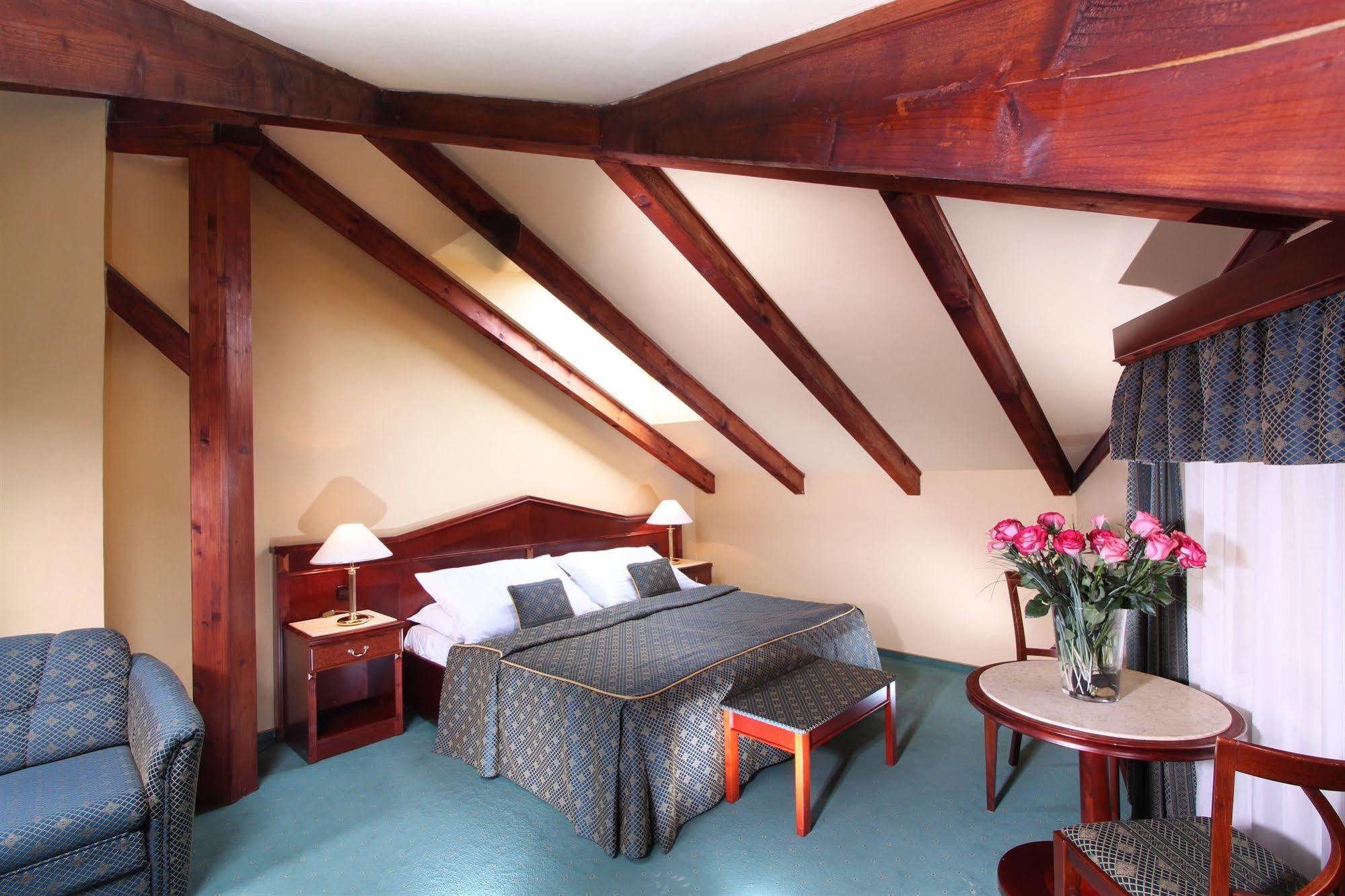 Carlton Hotel 4*
