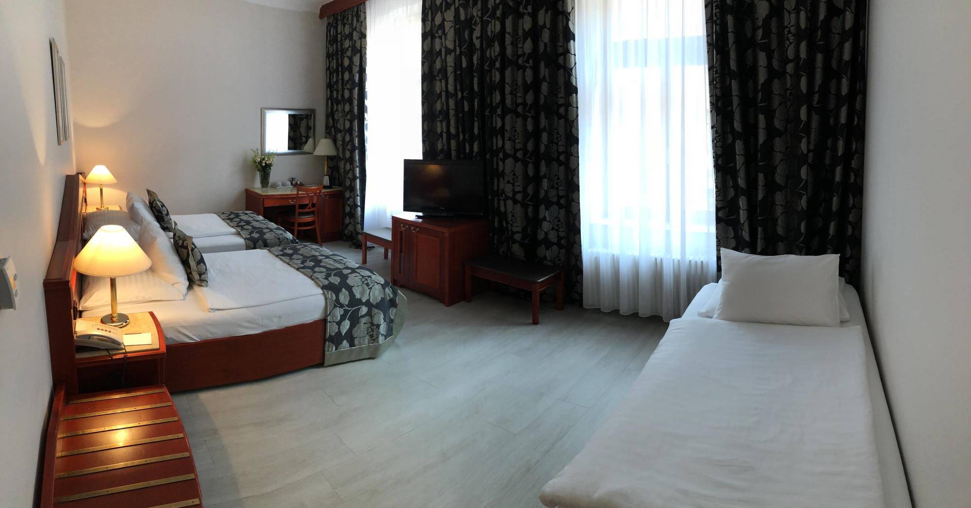 Hotel Carlton 4*
