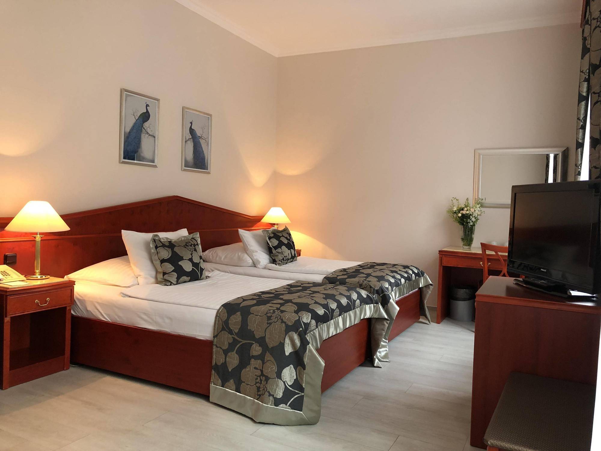 Carlton Hotel