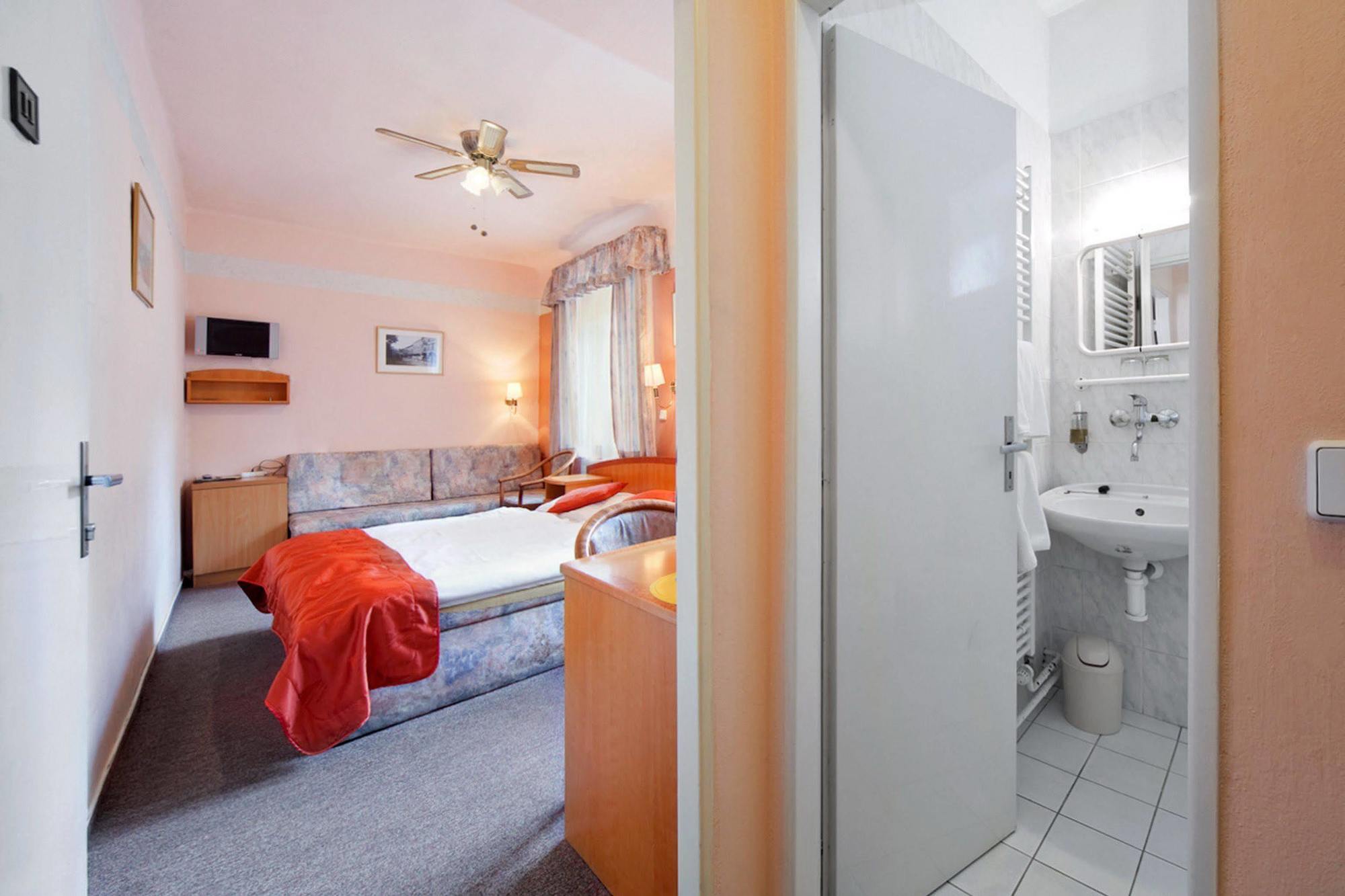 White Lion 4* Prague