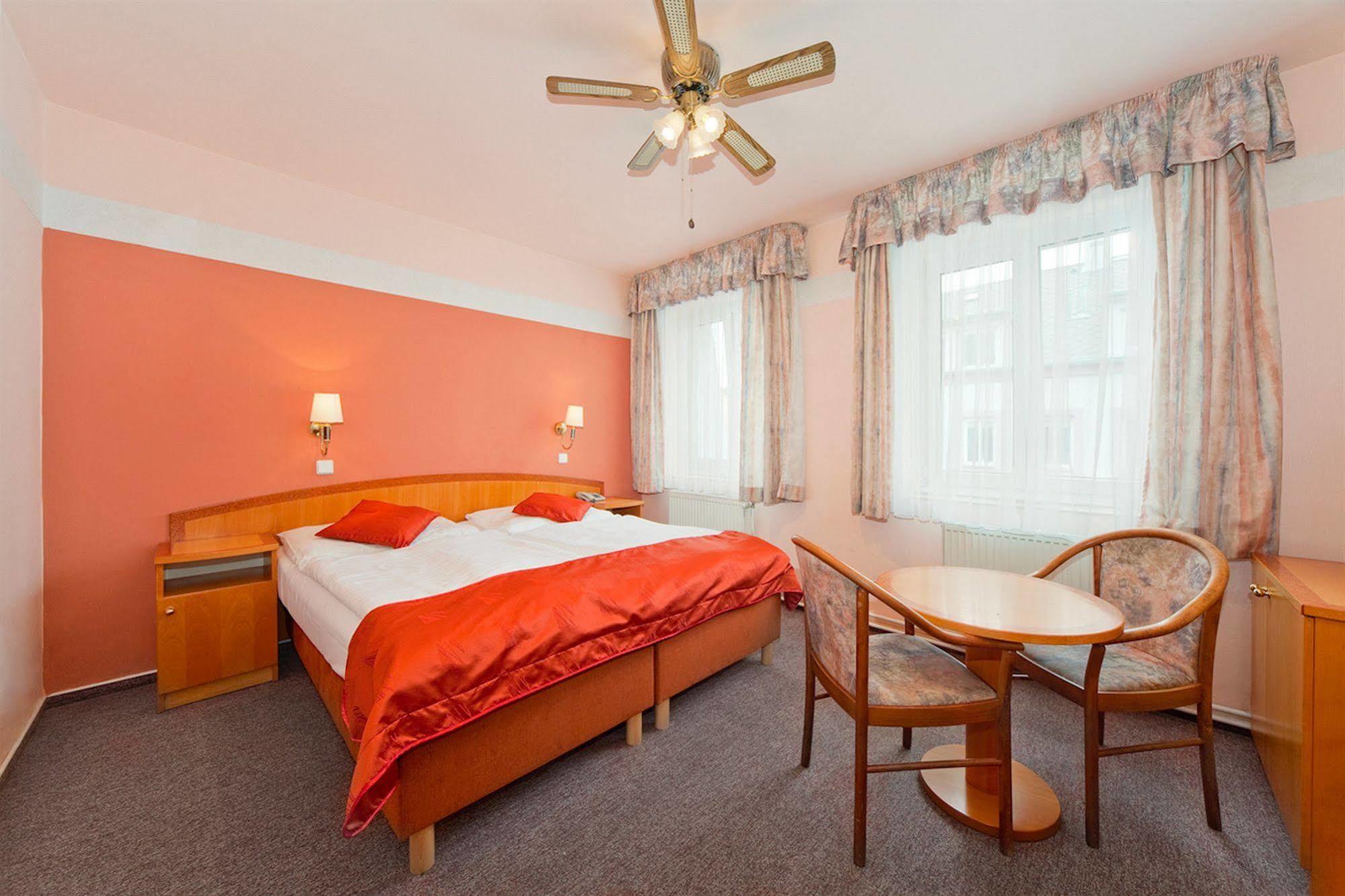 Hotel White Lion 4*