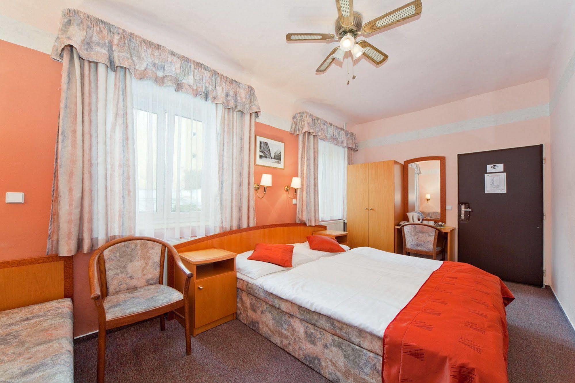 White Lion 4* Prague