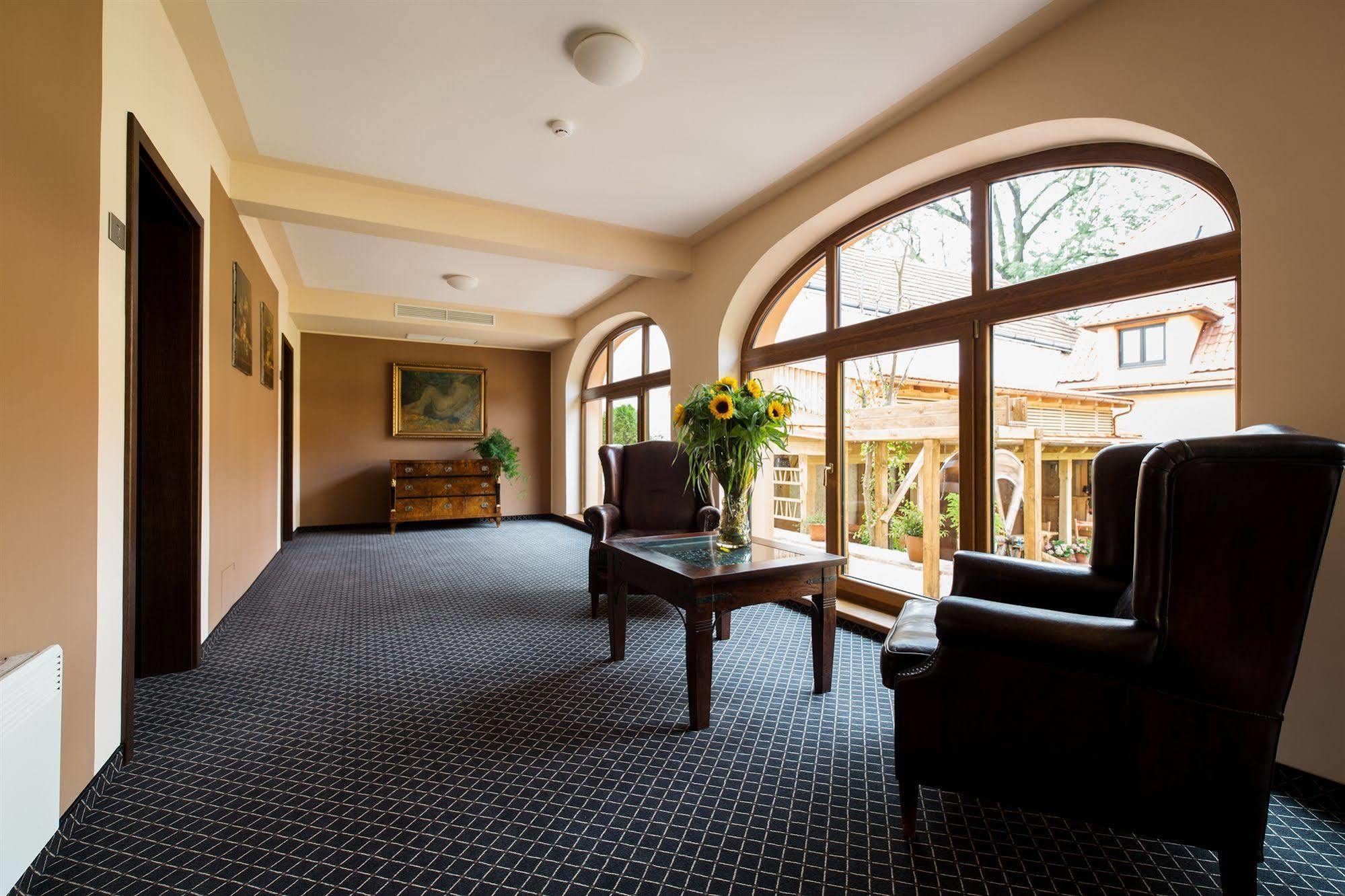 Selsky Dvur - Bohemian Village Courtyard Hotel