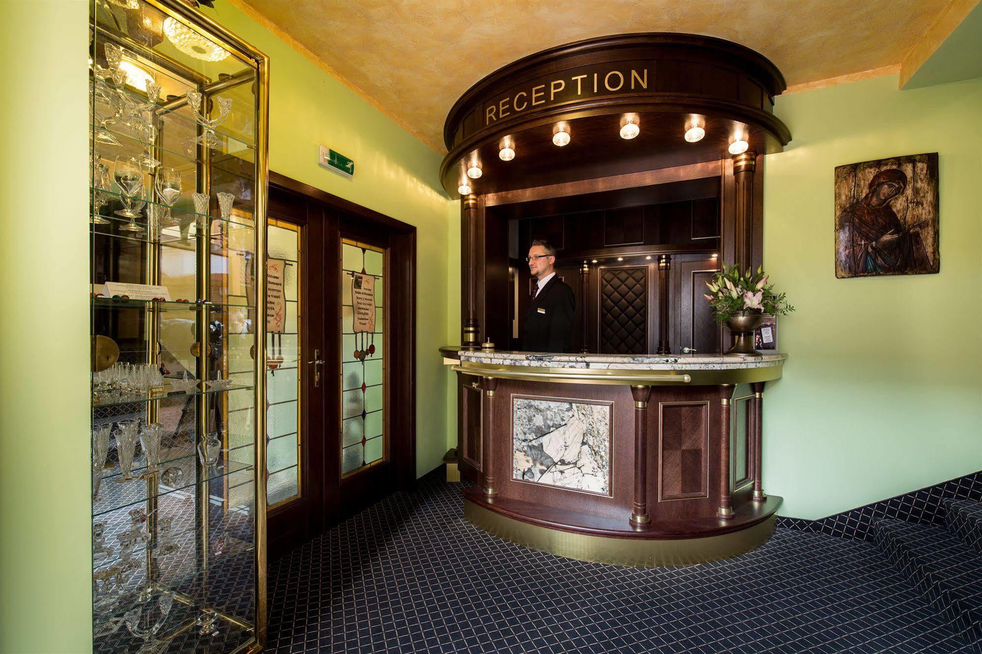 Selsky Dvur - Bohemian Village Courtyard Hotel 4*