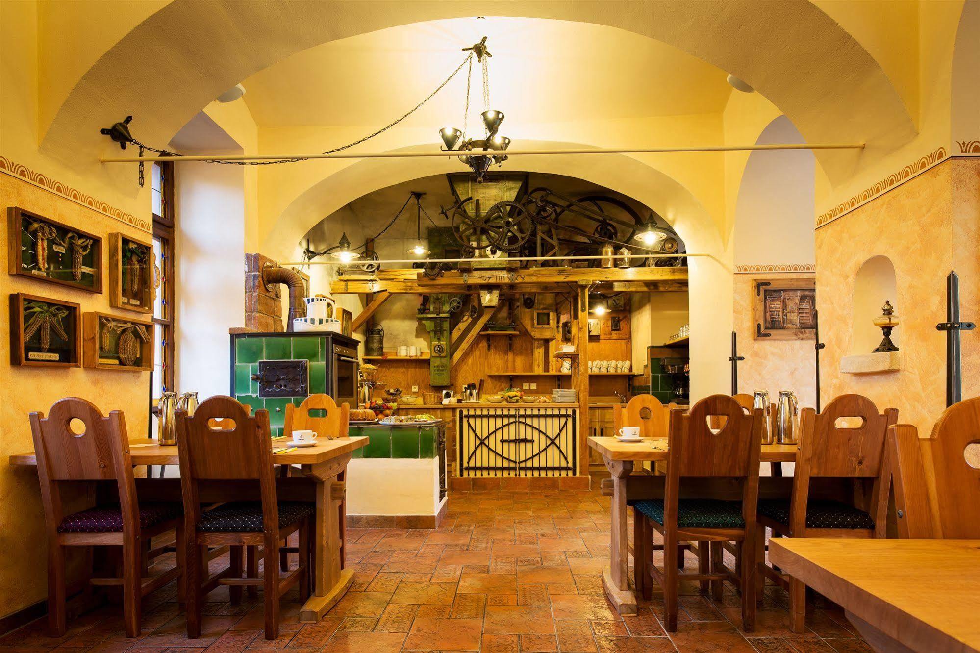 Selsky Dvur - Bohemian Village Courtyard Prag