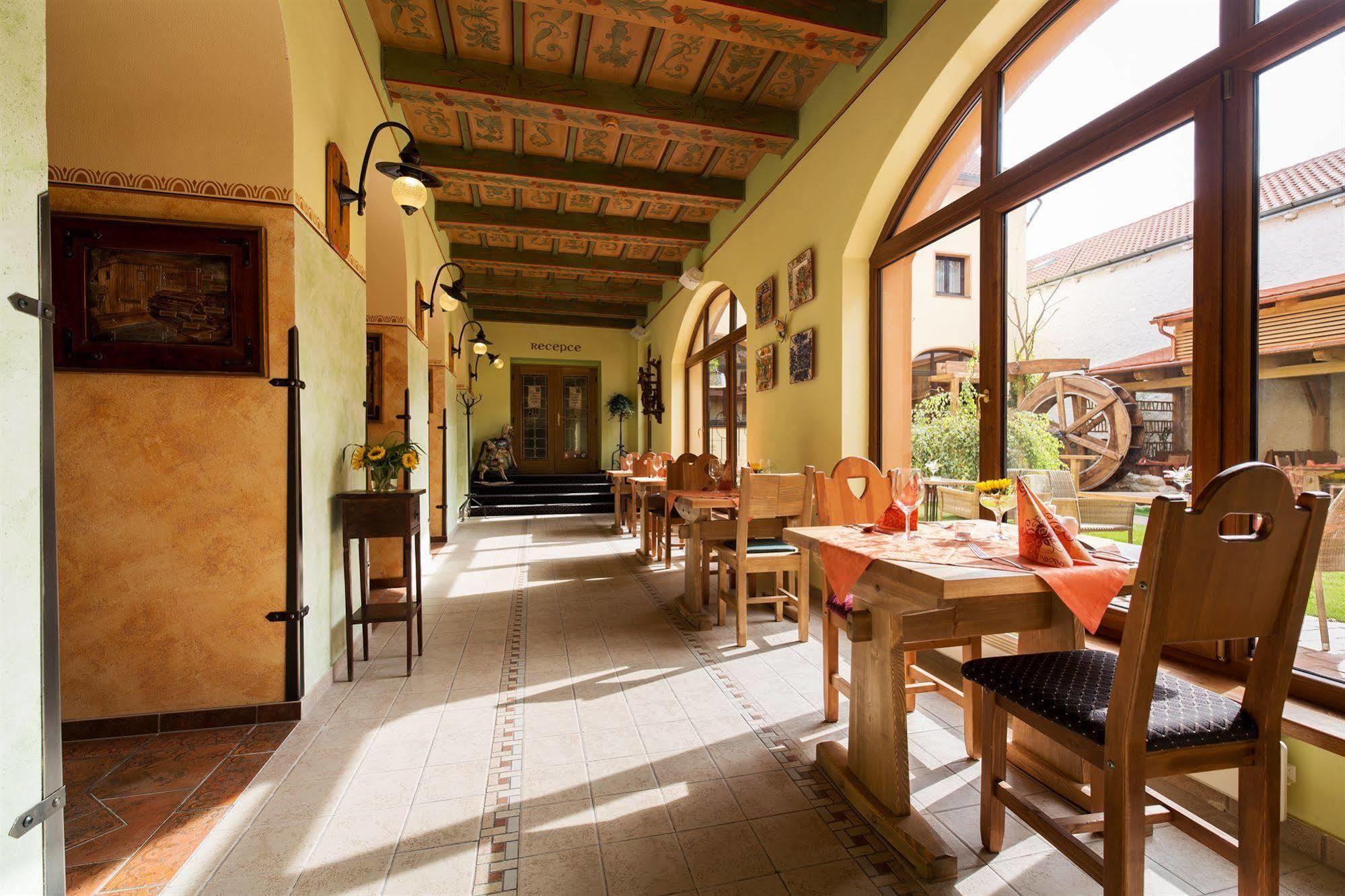 Selsky Dvur - Bohemian Village Courtyard 4*