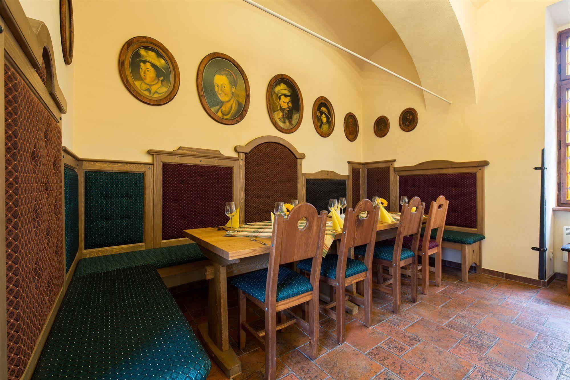 Hotel Selsky Dvur - Bohemian Village Courtyard 4*