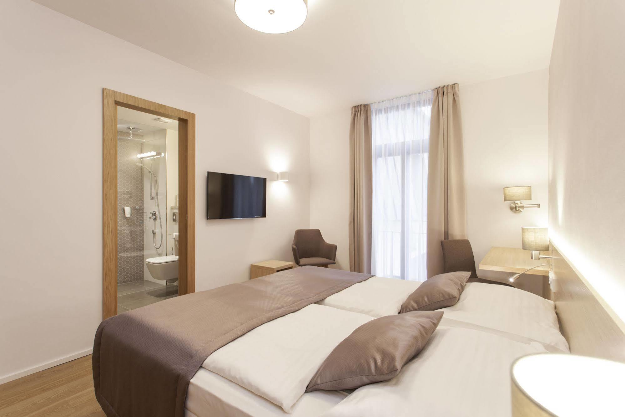 Hotel Carol 4*