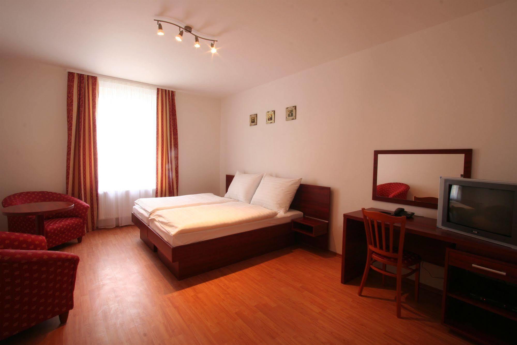 Susa 3* Prague