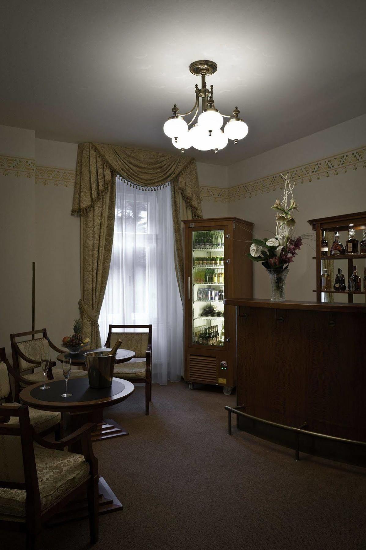 Amigo City Centre Hotel