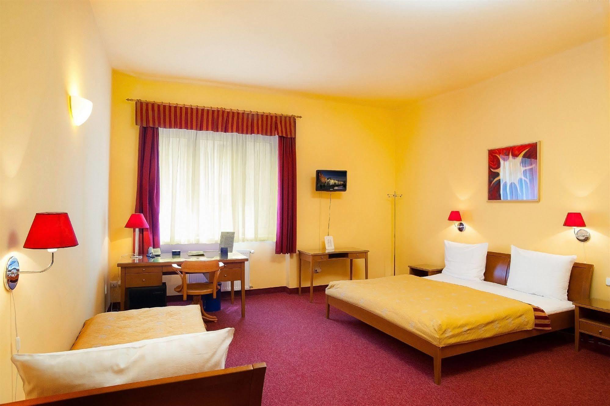 Cloister Hotell Prag