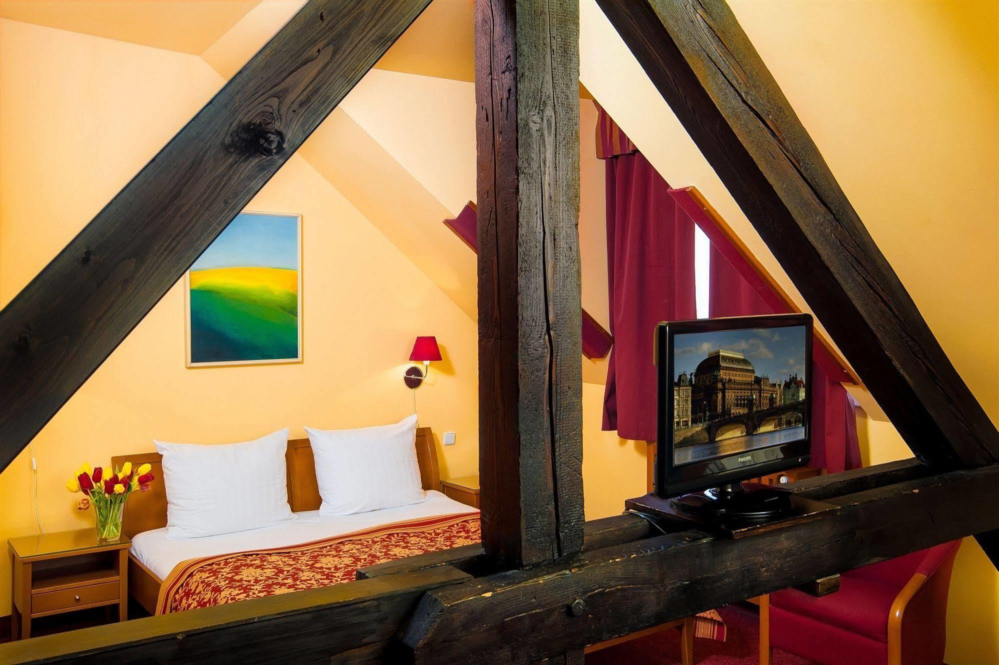 Cloister Hotell