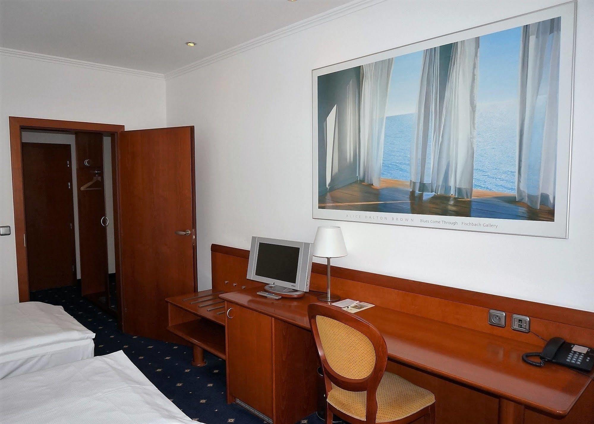 Coronet Hotel