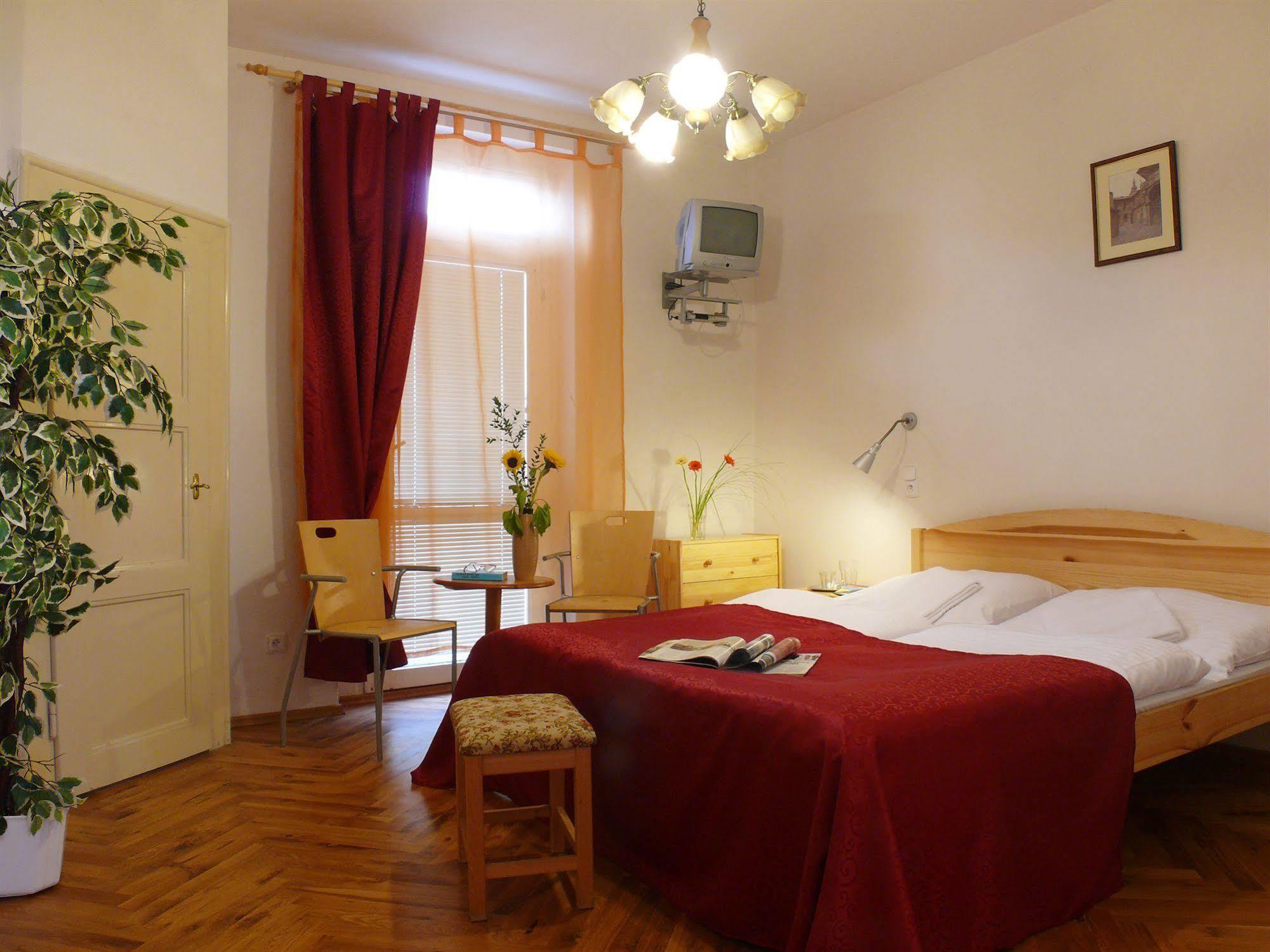 City Hotel