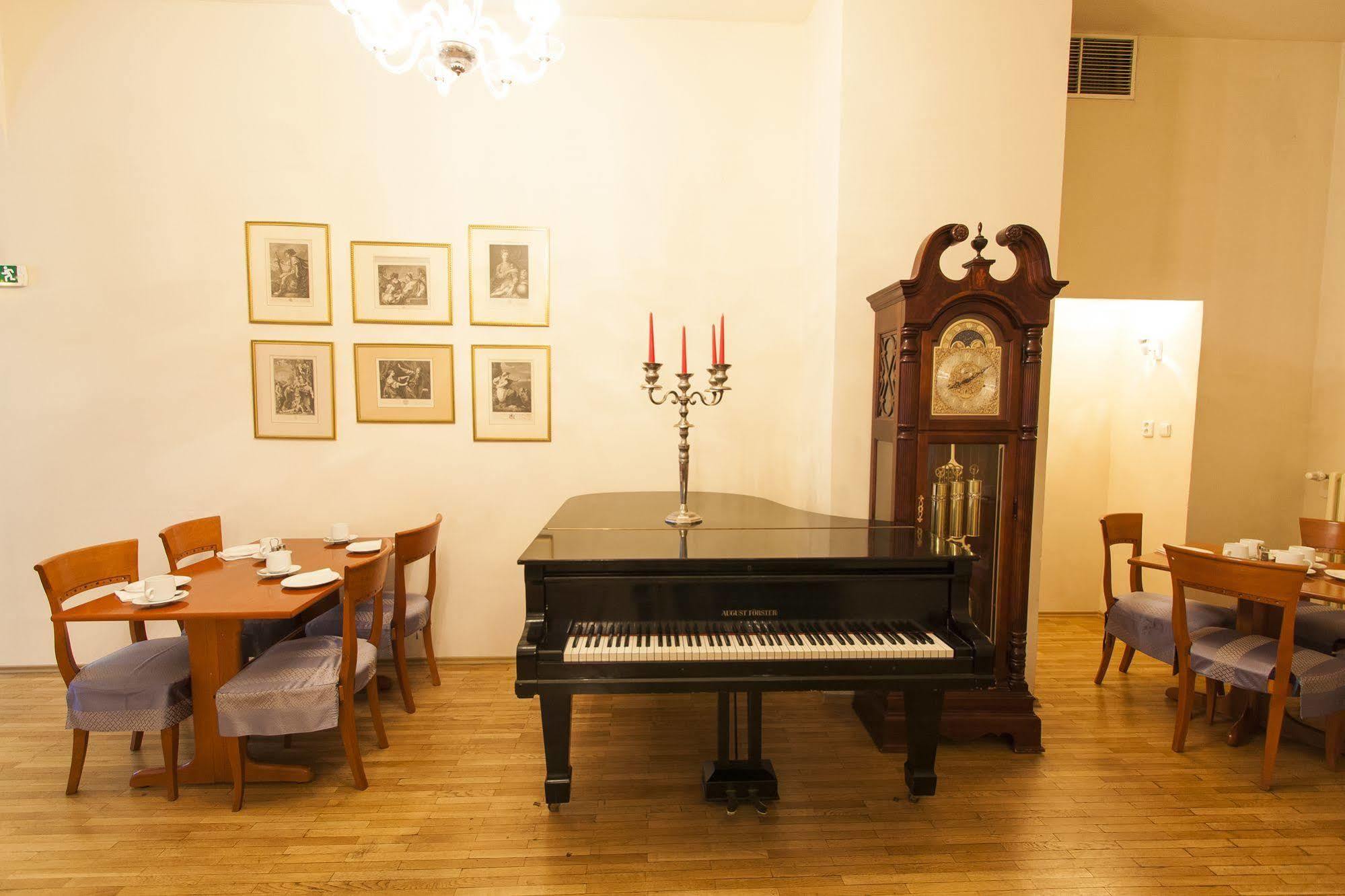 The Botanist Prag
