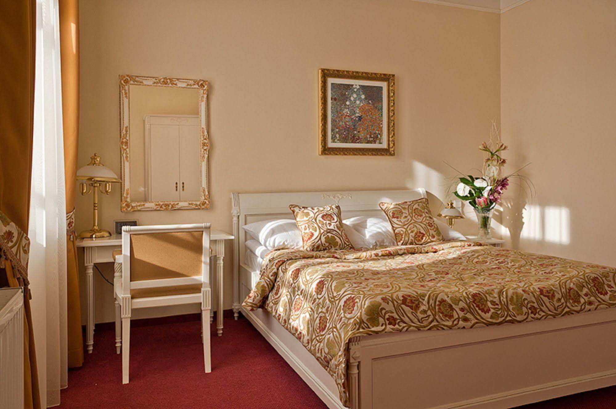 Alqush Downtown 4* Prag
