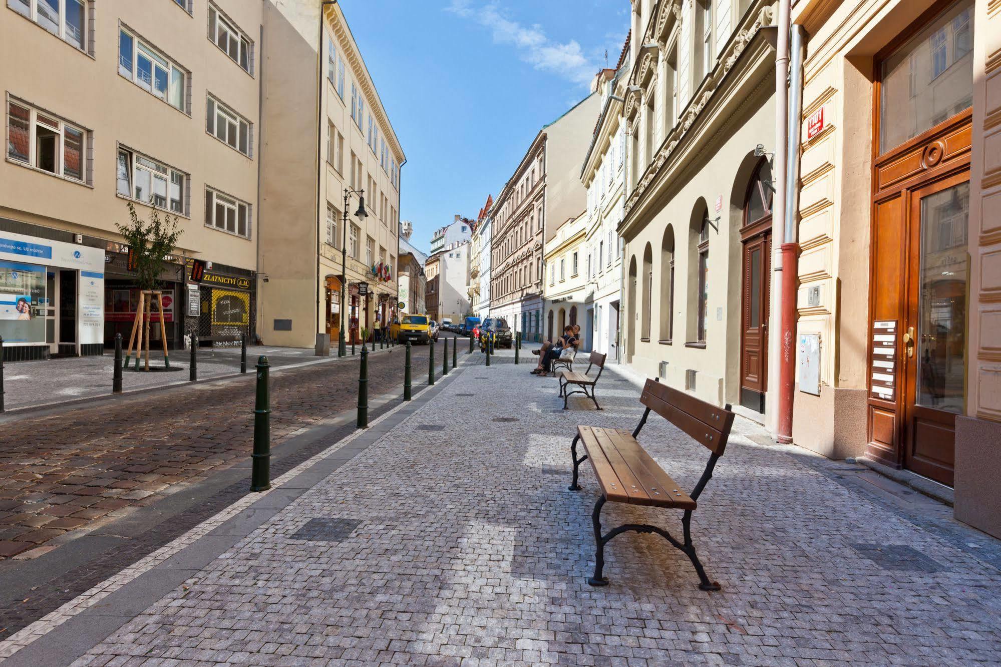 Lovely - Truhlářská * Praha