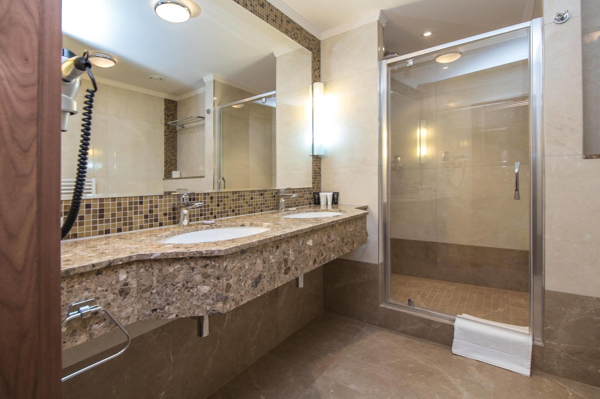 Merchants Crown Suites And Spa 5*