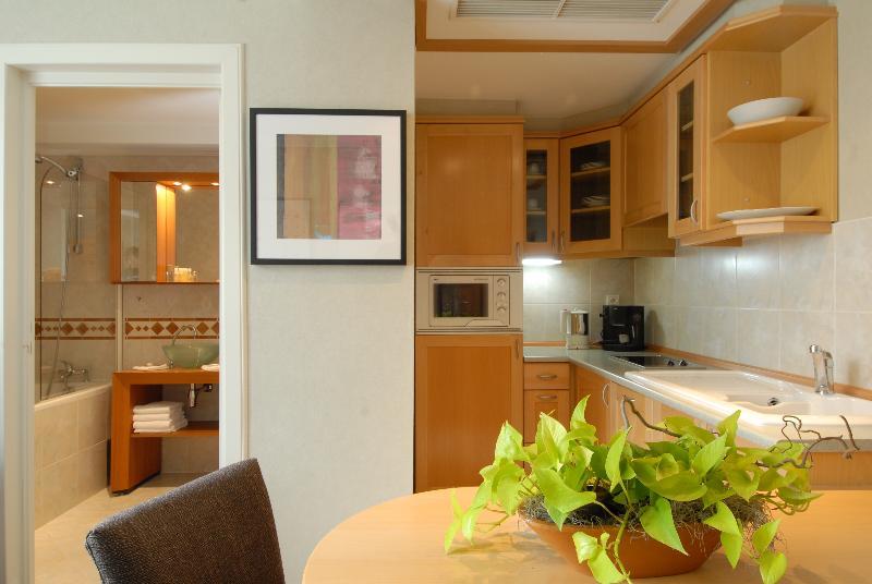 Golden Apartment *