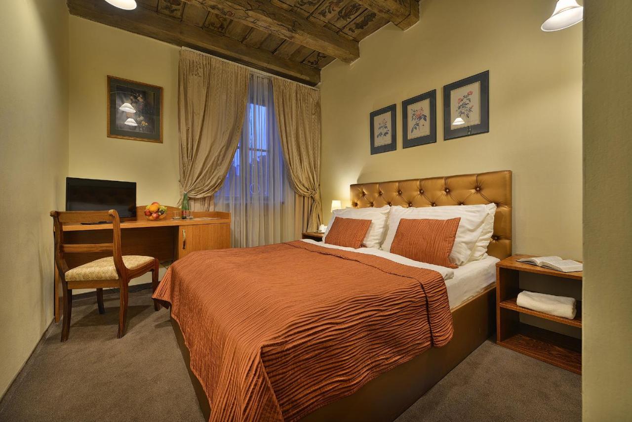 Hotell U 3 Pstrosu