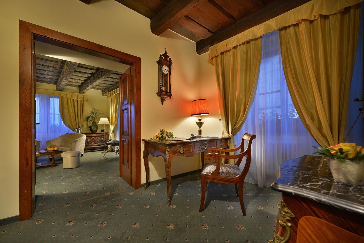 Hotell U 3 Pstrosu 4*