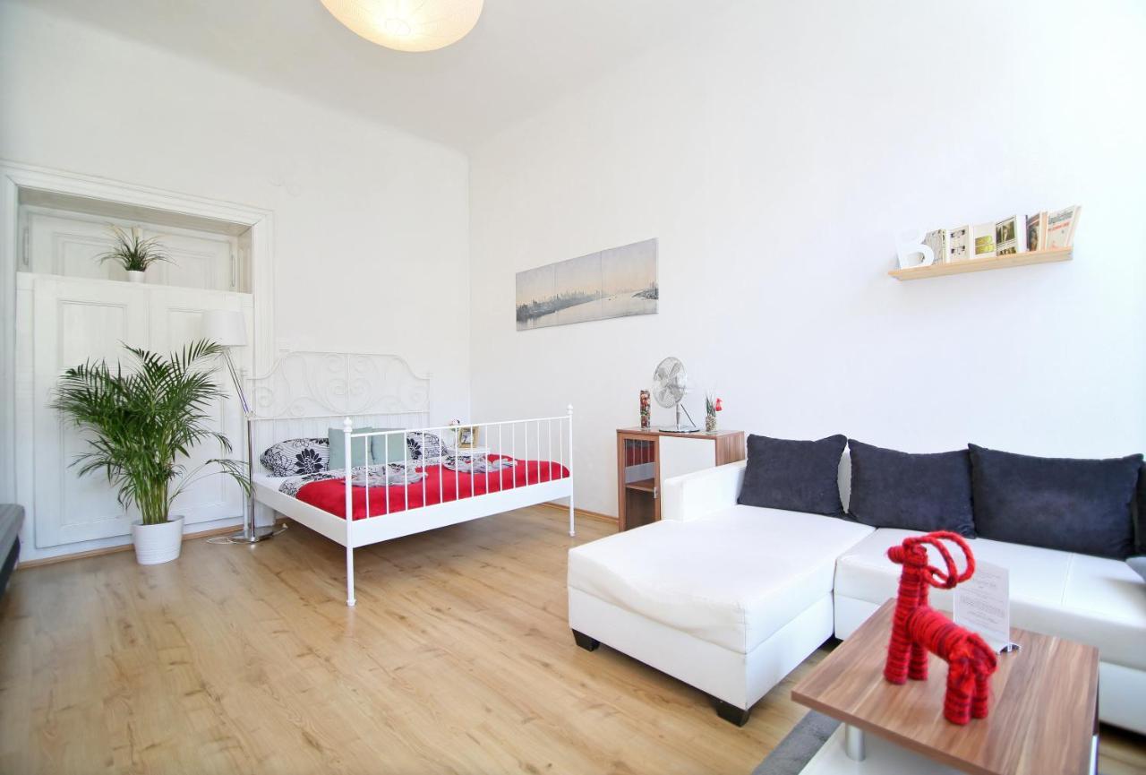 Beautiful Ujezd Apartment