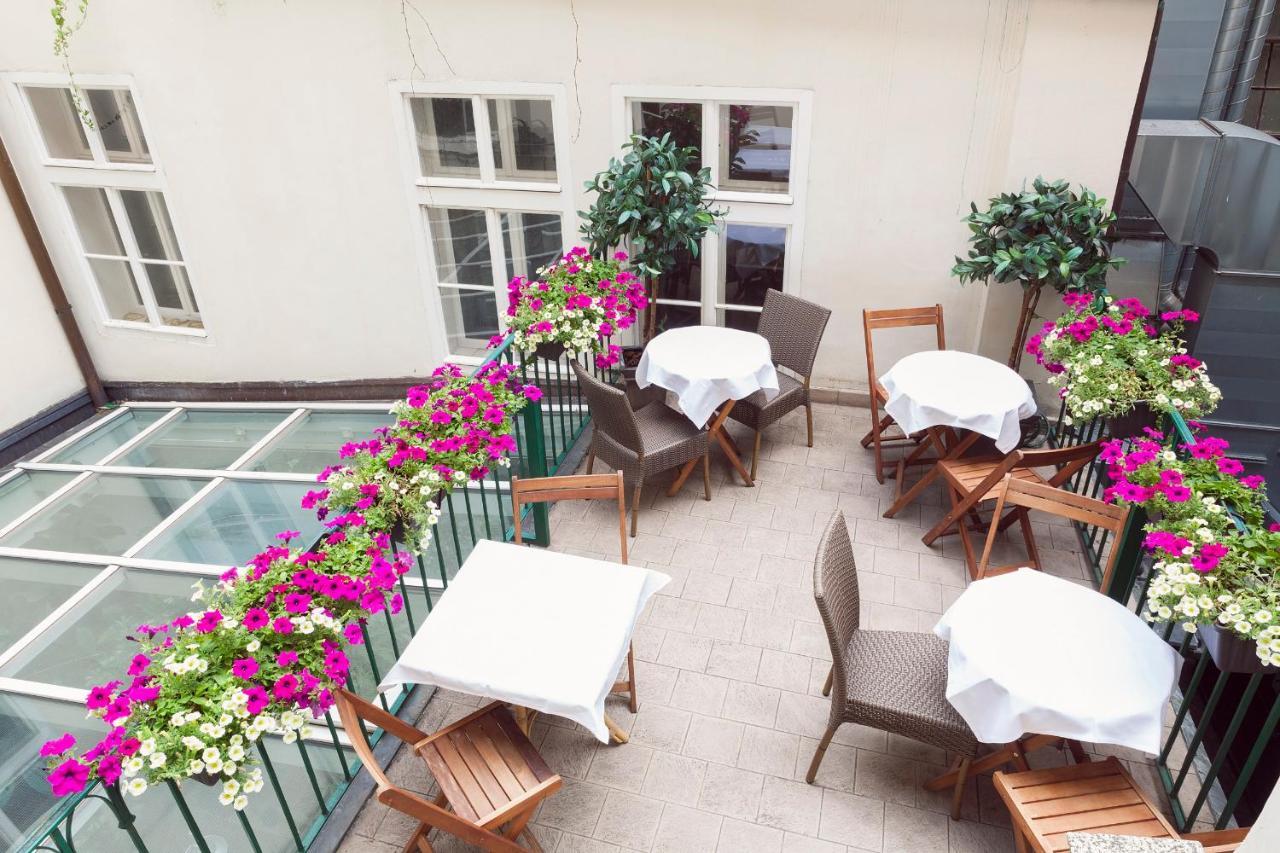 Aparthotel Old Town Square By Emblem Praha