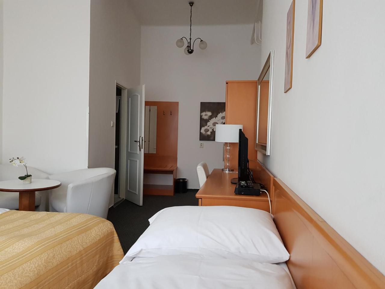 Jana - Domov Mladeze Gasthof 2*