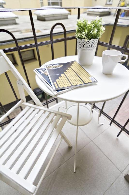 With 2 Bathrooms- 5 Minutes From Old Town - 102 M2 Apartment Prag