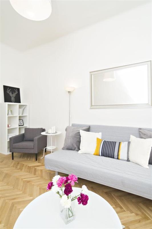 Apartment With 2 Bathrooms- 5 Minutes From Old Town - 102 M2 Prag