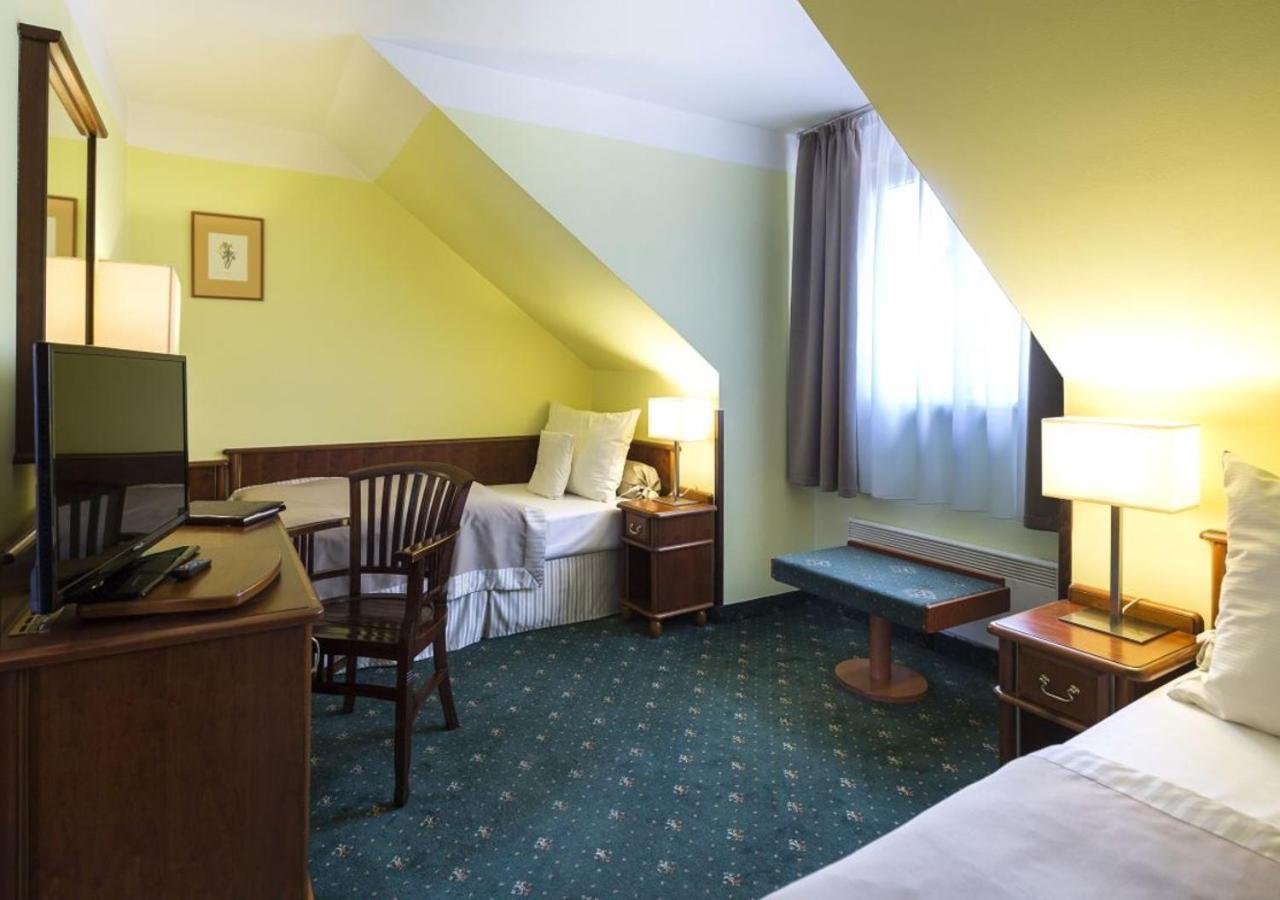 Selsky Dvur - Bohemian Village Courtyard Hotel