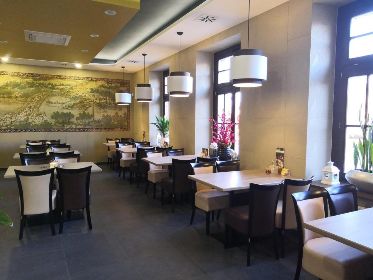 Sun-house Pension&restaurant -parkingfree- Hotell 3*