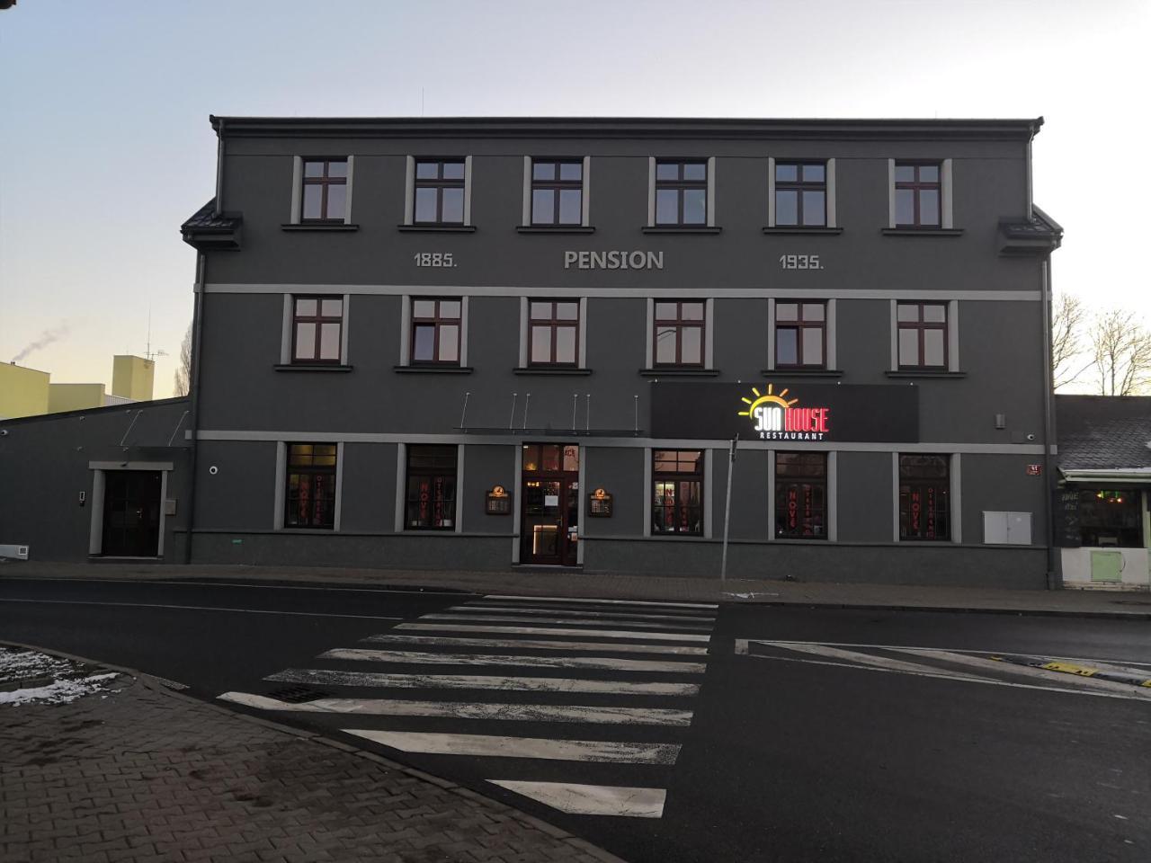 Hotell Sun-house Pension&restaurant -parkingfree- Prag