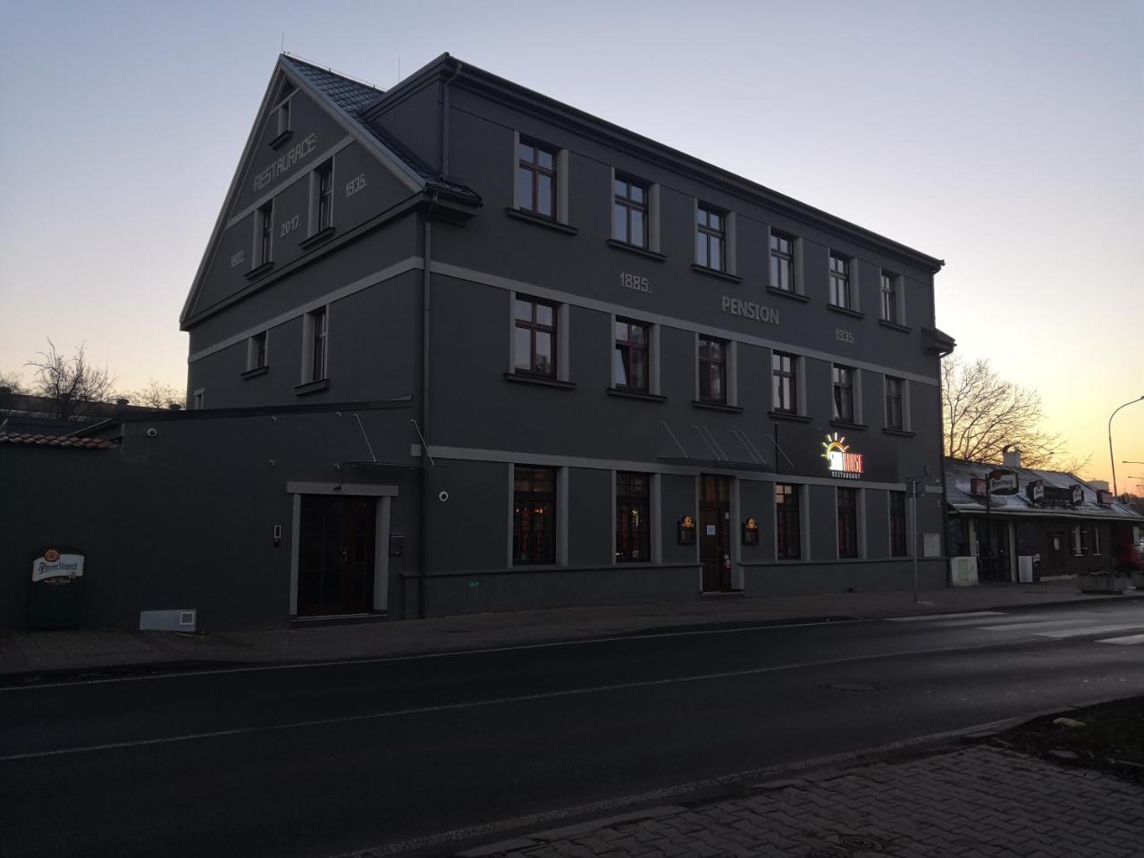 Sun-house Pension&restaurant -parkingfree- Hotell 3*