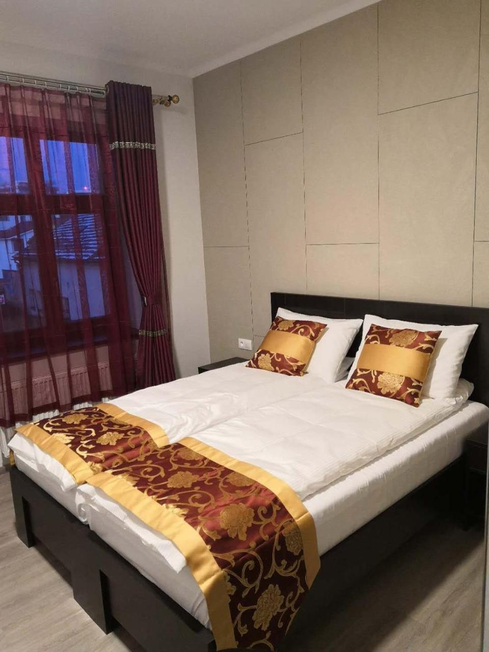 Sun-house Pension&restaurant -parkingfree- 3* Prag