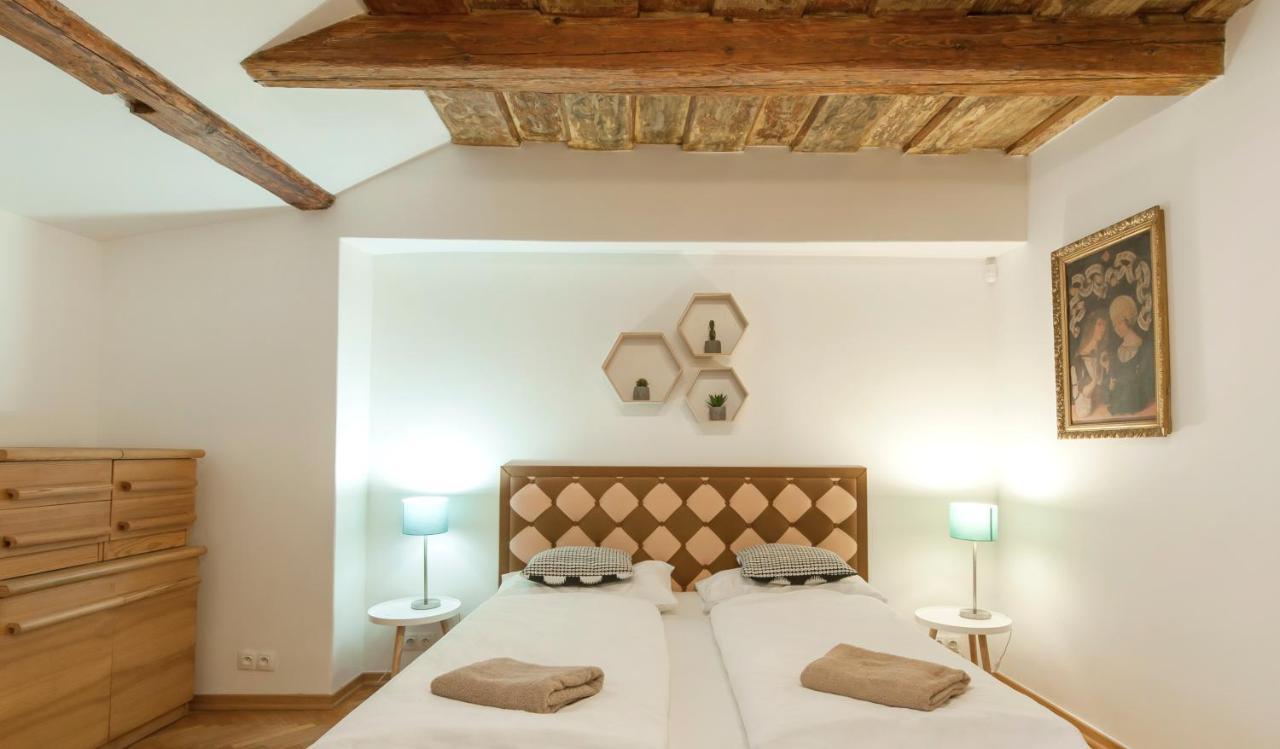 Golden Sheep Apartments Near Charles Bridge Apartment *