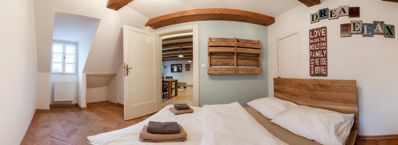 Apartment Golden Sheep Apartments Near Charles Bridge Prag