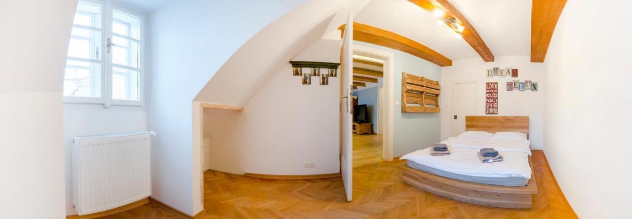 Golden Sheep Apartments Near Charles Bridge