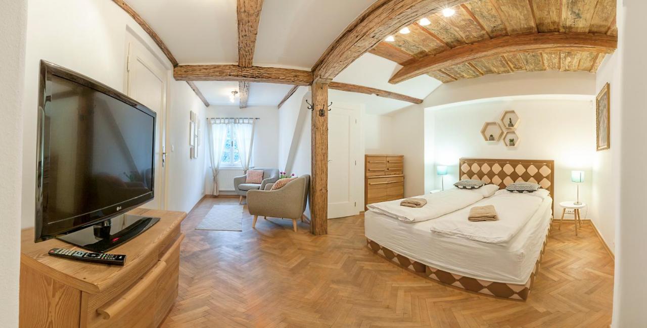 Apartment Golden Sheep Apartments Near Charles Bridge Prag