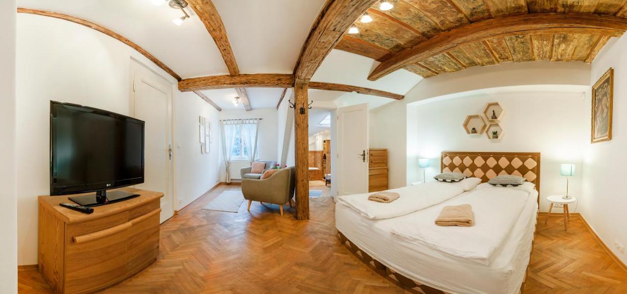 Golden Sheep Apartments Near Charles Bridge Apartment
