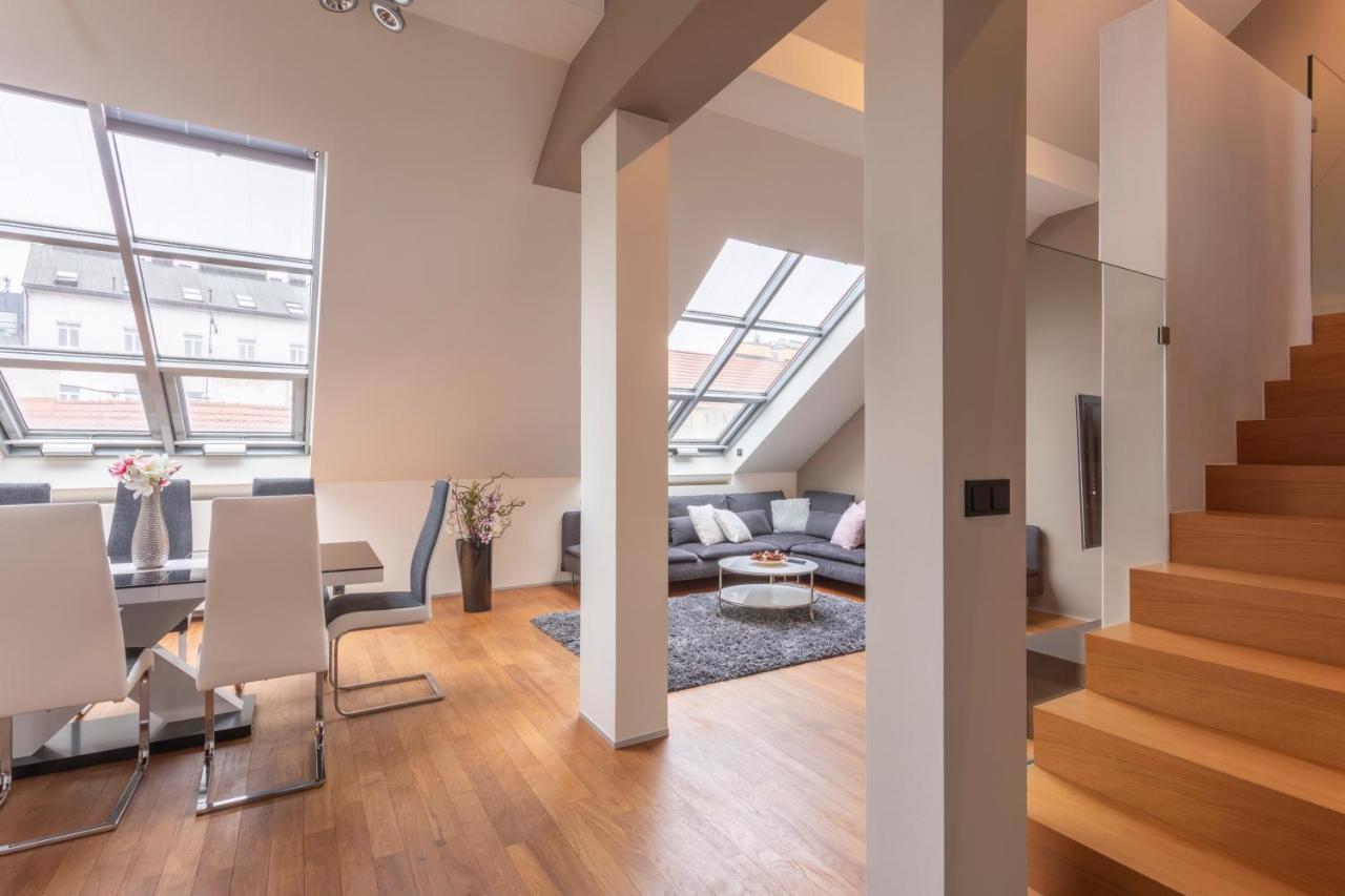 Lägenhet Luxury Duplex With Terrace Prag